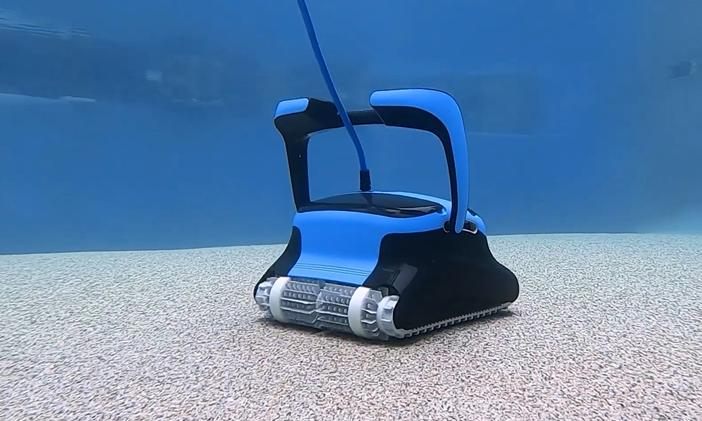 Dolphin Nautilus CC Supreme Vacuuming Pool